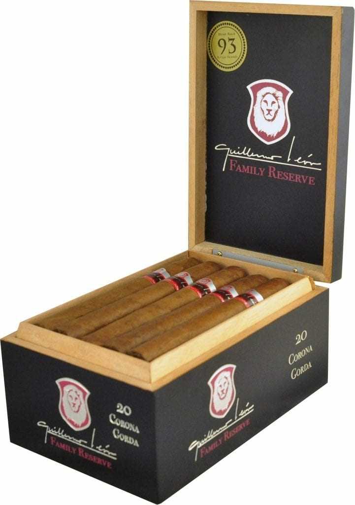 La Aurora  Family Reserve Guillermo Leon Corona Gorda