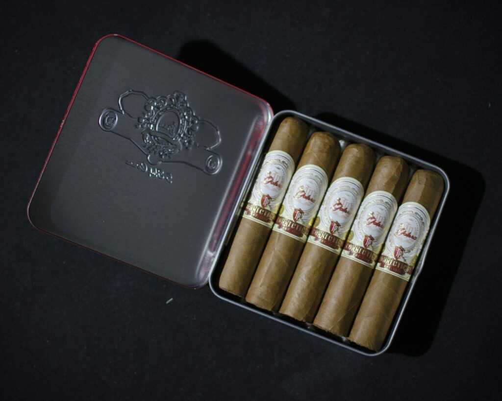 La Galera Connecticut Half Corona Tins