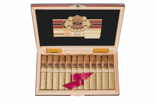 PDR A. Flores 1975 Serie Privada Rosado/Habano SP 52