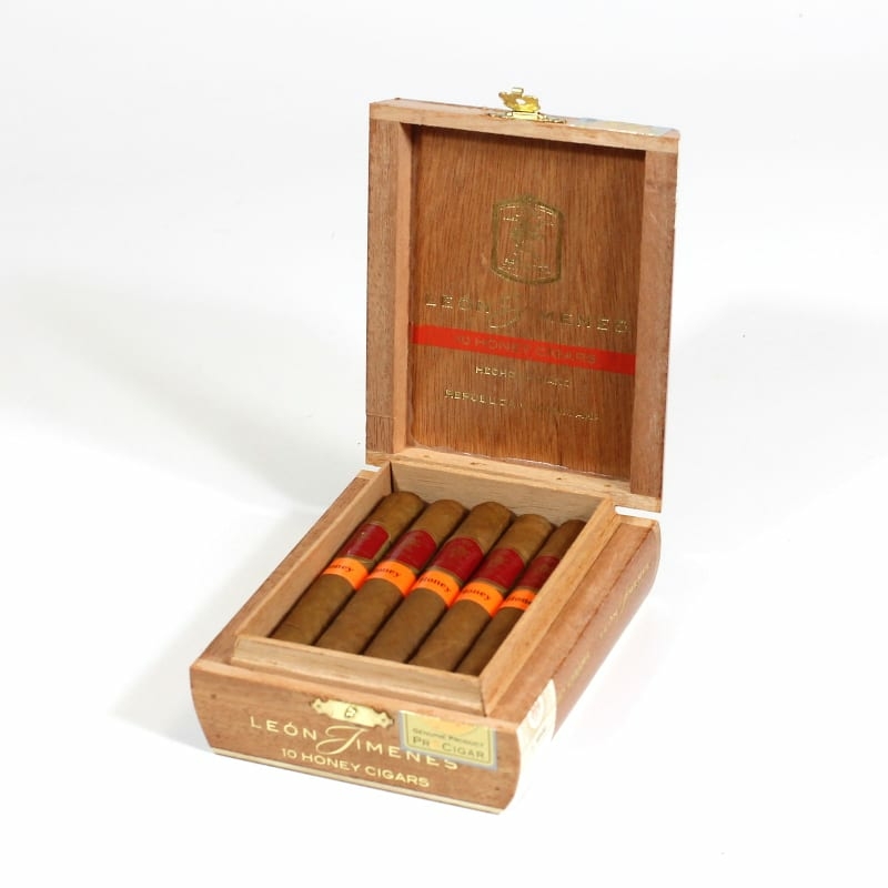 Leon Jimenes Connecticut Petit Corona Bee