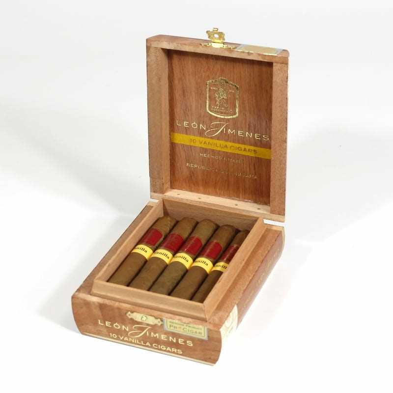 Leon Jimenes Connecticut Petit Corona Blond